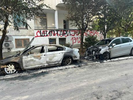 Voždovac, zapaljen auto