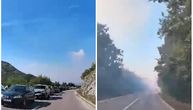 Koloni na ulazu u Crnu Goru se ne vidi kraj: Vozač uleteo u oblak dima, ne vidi se prst pred okom, gori sve