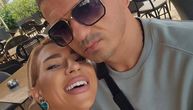 Jovana Jeremić u restoran došla samo u stezniku, pa podelila fotografiju i pokazala sa kim uživa