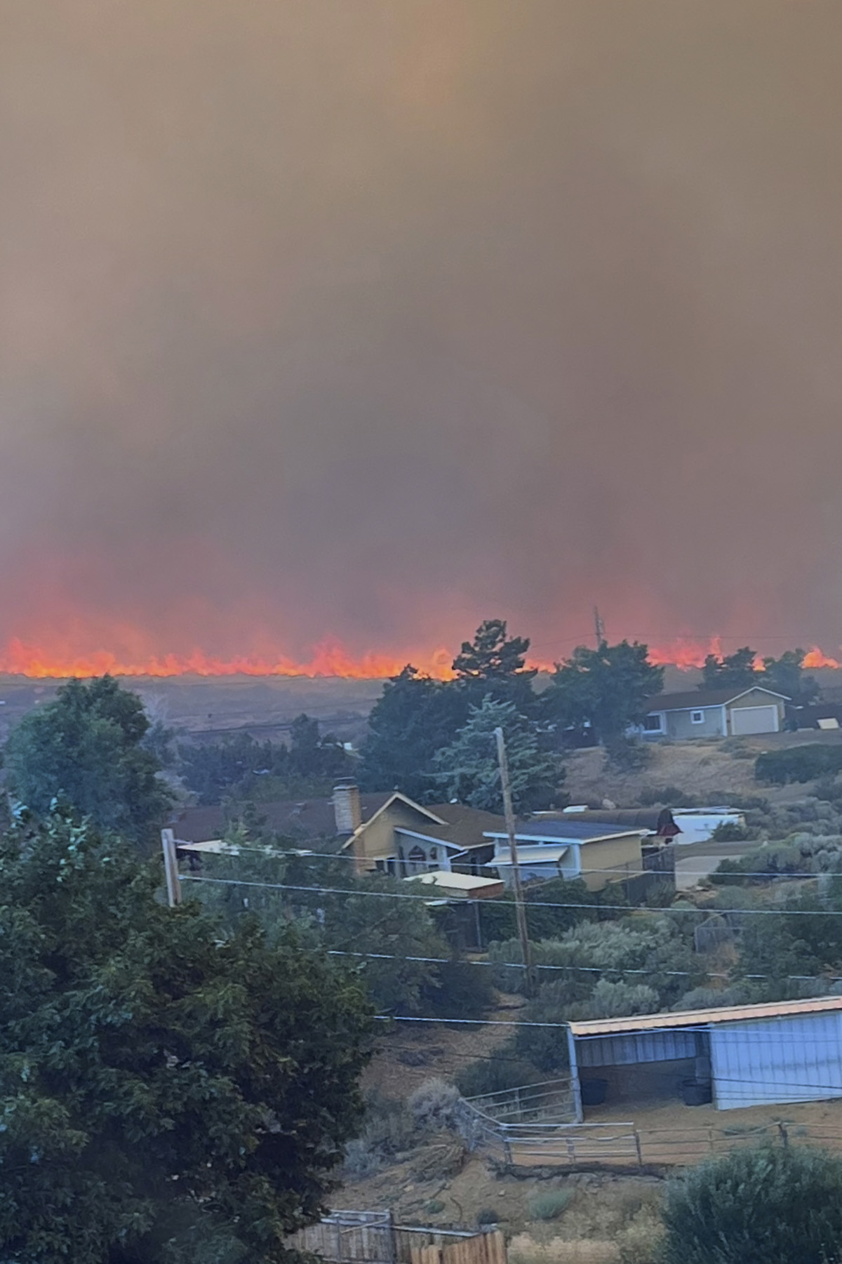 Gori 10.000 hektara, ugrožen "najveći mali grad na svetu": Naređena hitna evakuacija stanovništva