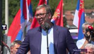 Vučić se obraća okupljenom narodu u Novom Pazaru: Nigde me toliko ljudi nije dočekalo kao ovde!