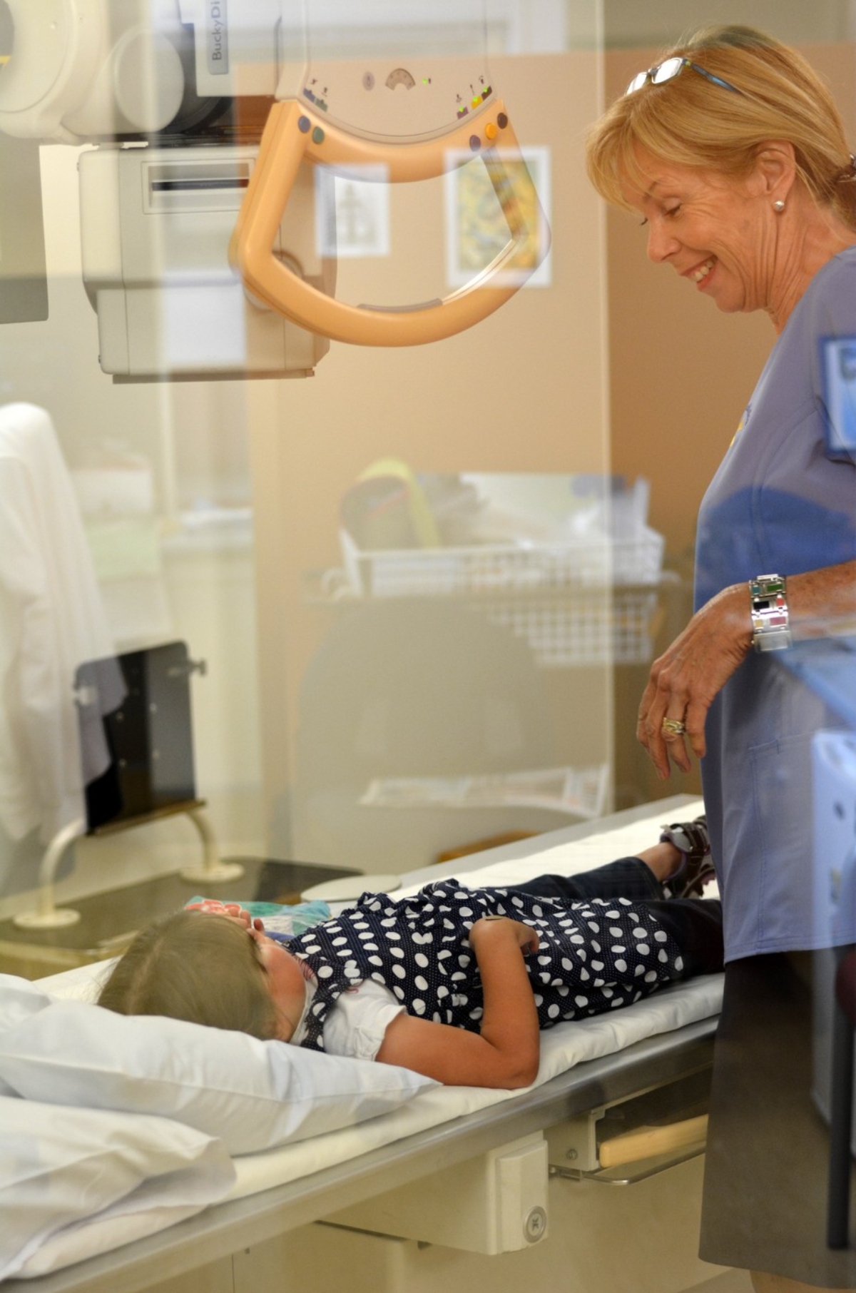 Devojčica (5) progutala zlatnu polugu: Rendgen otkrio gde se zaglavila, lekari hitno reagovali