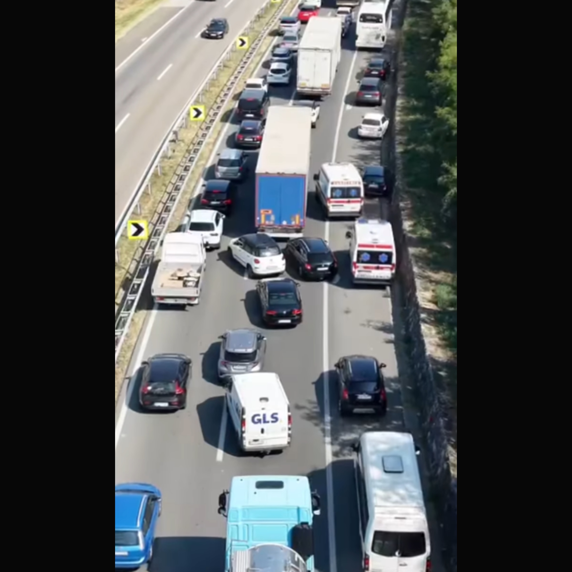 Bruka i sramota! Hitna pomoć pokušavala da se probije kroz gužvu na Kolarima, ovo je bila reakcija vozača