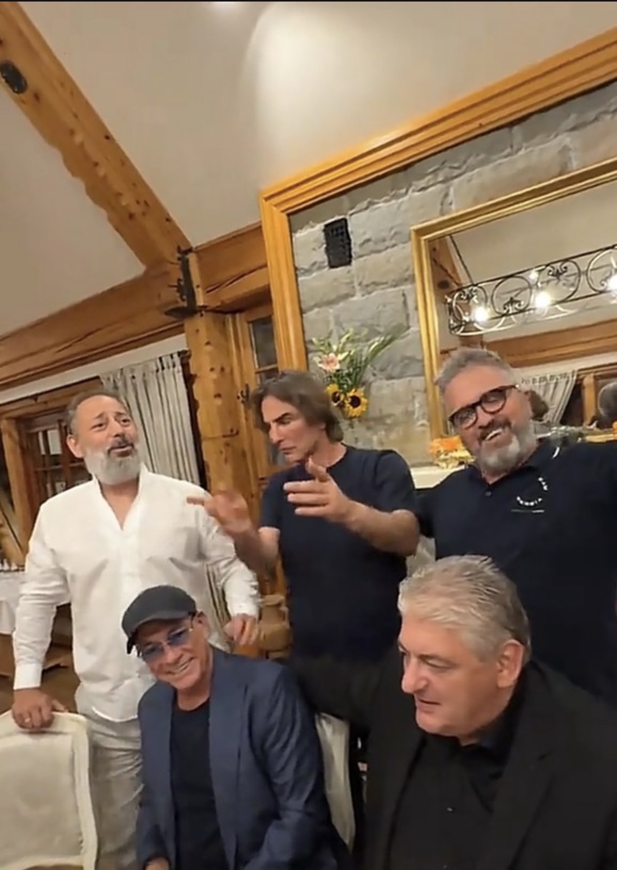 Toni Bijelić lumpovao do zore u kafani, izveo Žeksa i Van Dama na ludi provod, stigao i srpski milioner!