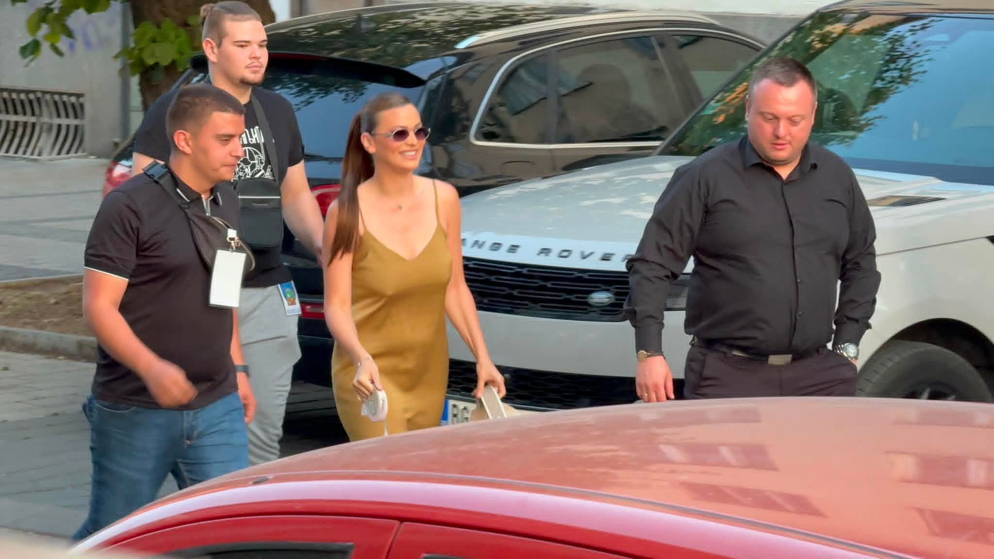 Milica stigla u Leskovac na Roštiljijadu: Prošetala opušteno među ljude, svi su oduševljeni, sa njom LJUBIMAC