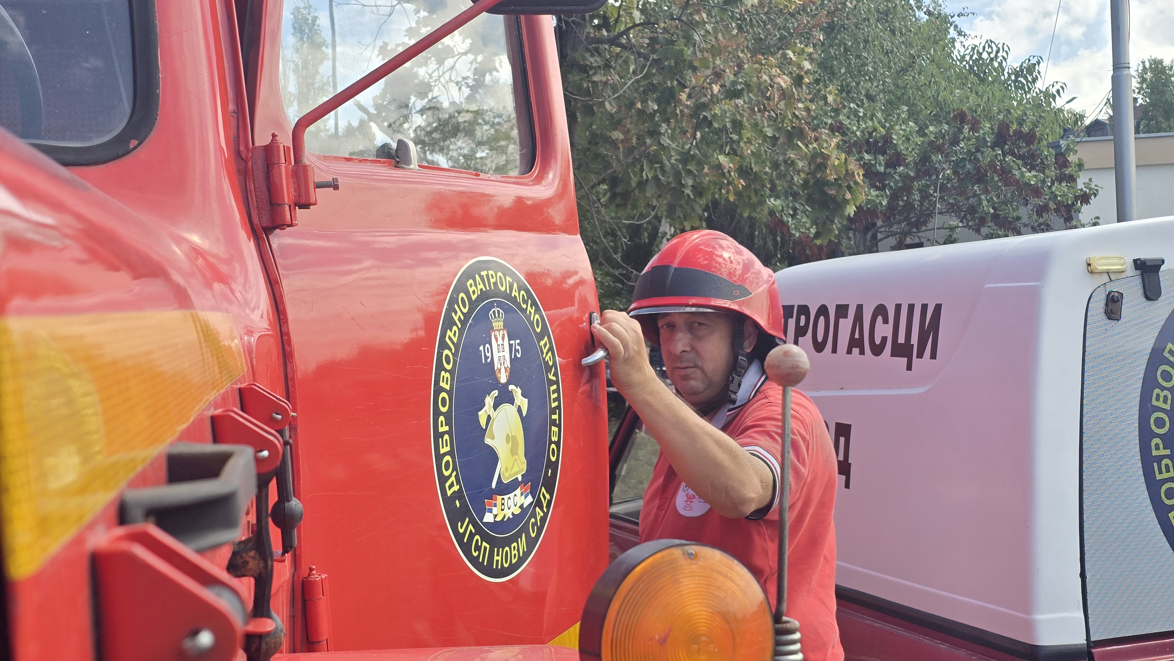 Kolege su bežale, mogla je vatra da ih zatvori: Potresna ispovest heroja Zorana o borbi sa stihijom u Peščari