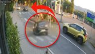 UZNEMIRUJUĆI SNIMAK NESREĆE U KRALJEVU: Seat naleće velikom brzinom, gubi kontrolu i kosi decu i ljude na putu