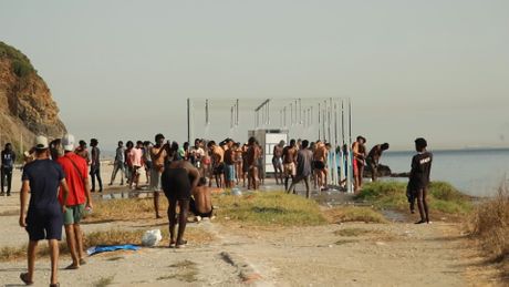 Gde se kupaju i gde peru veš,Telegraf u Seuti, Seut, Seuta, Španija, Migranti, Maroko,