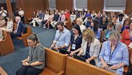 Ko je žena o kojoj priča svet? Burne reakcije zbog ponašanja na suđenju za ubistvo 3 dece: 