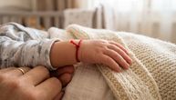 Skinite crveni konac sa bebine ruke, kaže teolog: Ovo je najveća zabluda Srba, a evo zašto je protiv vere