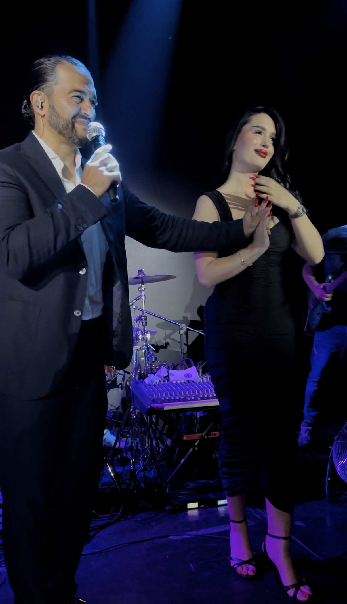 Adil prekinuo nastup, pa rasplakao Zoranu Mićanović: Izašla na scenu i ostala u šoku zbog njegovih reči