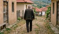 Ovaj starac živi sam među 14 praznih kuća u rodnom selu, prva radnja je na 30 km: 