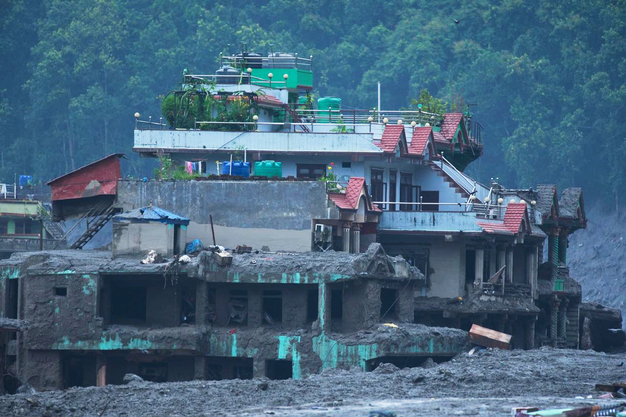 Među nestalima u bujici u Nepalu i deca iz Evrope: Porodice širom sveta strepe od najgorih vesti