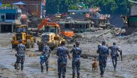 Radnik snimio trenutak kada su krenule bujične poplave u Nepalu: Ljudi beže, voda nosi sve pred sobom