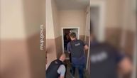 Policija ovnom razvalila vrata, pa ovako uhapsila hakere: Upali u poverljive baze podataka Srbije i Hrvatske