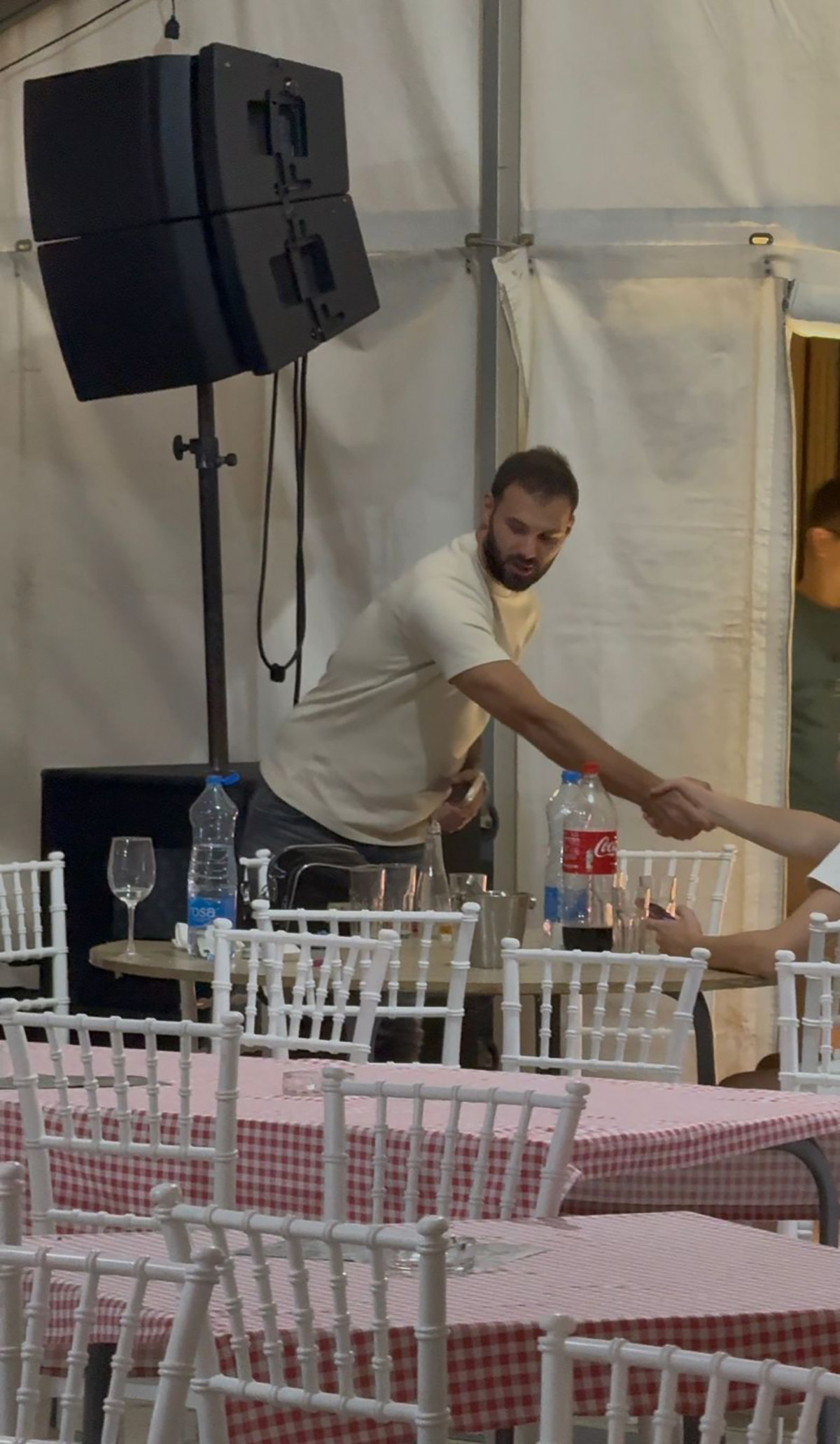 Marko Gačić stigao na Roštiljijadu bez trudne ljubavnice: Pevač sam pod šatrom u Leskovcu, evo šta je radio