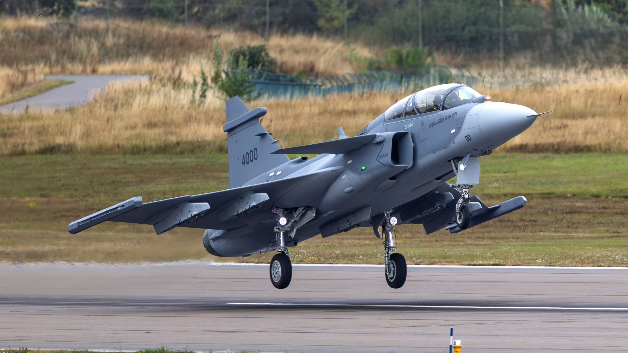 Gripen F prvi put u vazduhu: Novi dvosed Saaba poleteo u Švedskoj