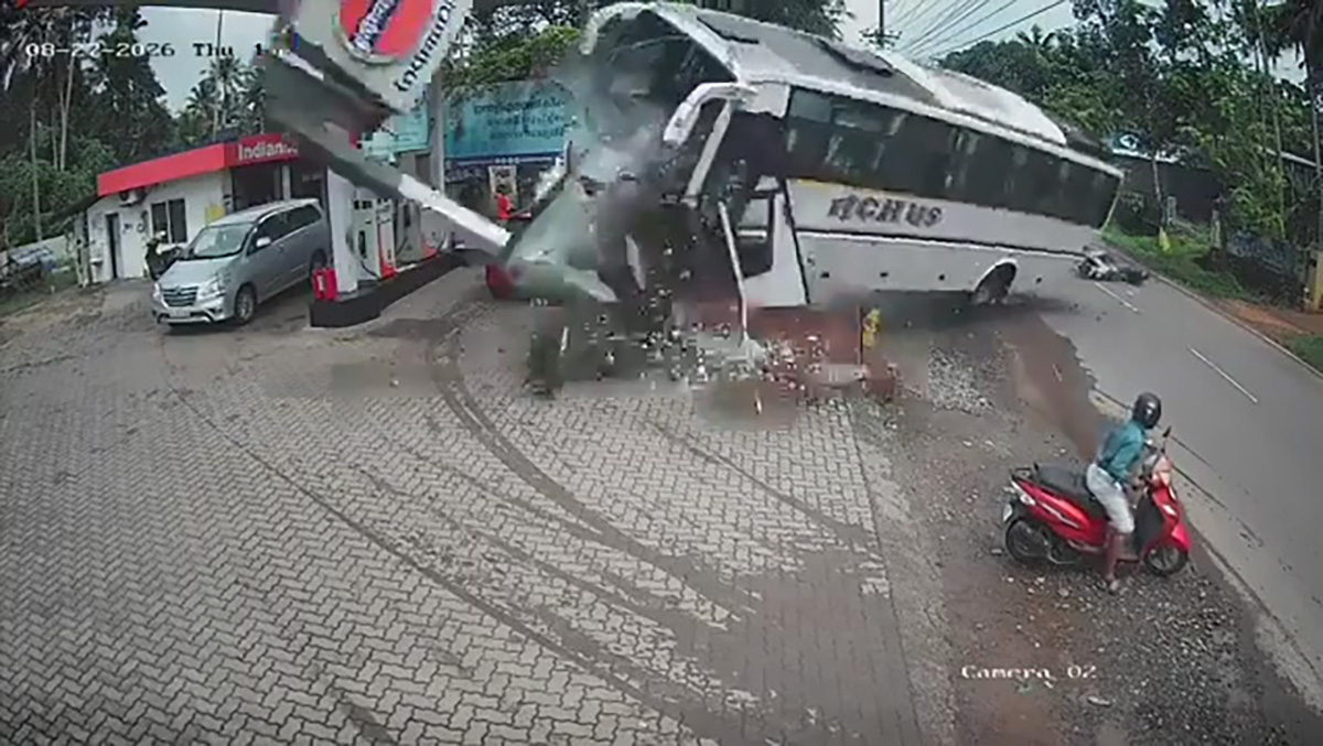 Prevrnuo se autobus pun gostiju sa svadbe! Strašan snimak kruži društvenim mrežama