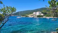Ko se ovde pomiri, više se nikada ne posvađa: Legenda o plaži na Luštici koju Srbi obožavaju