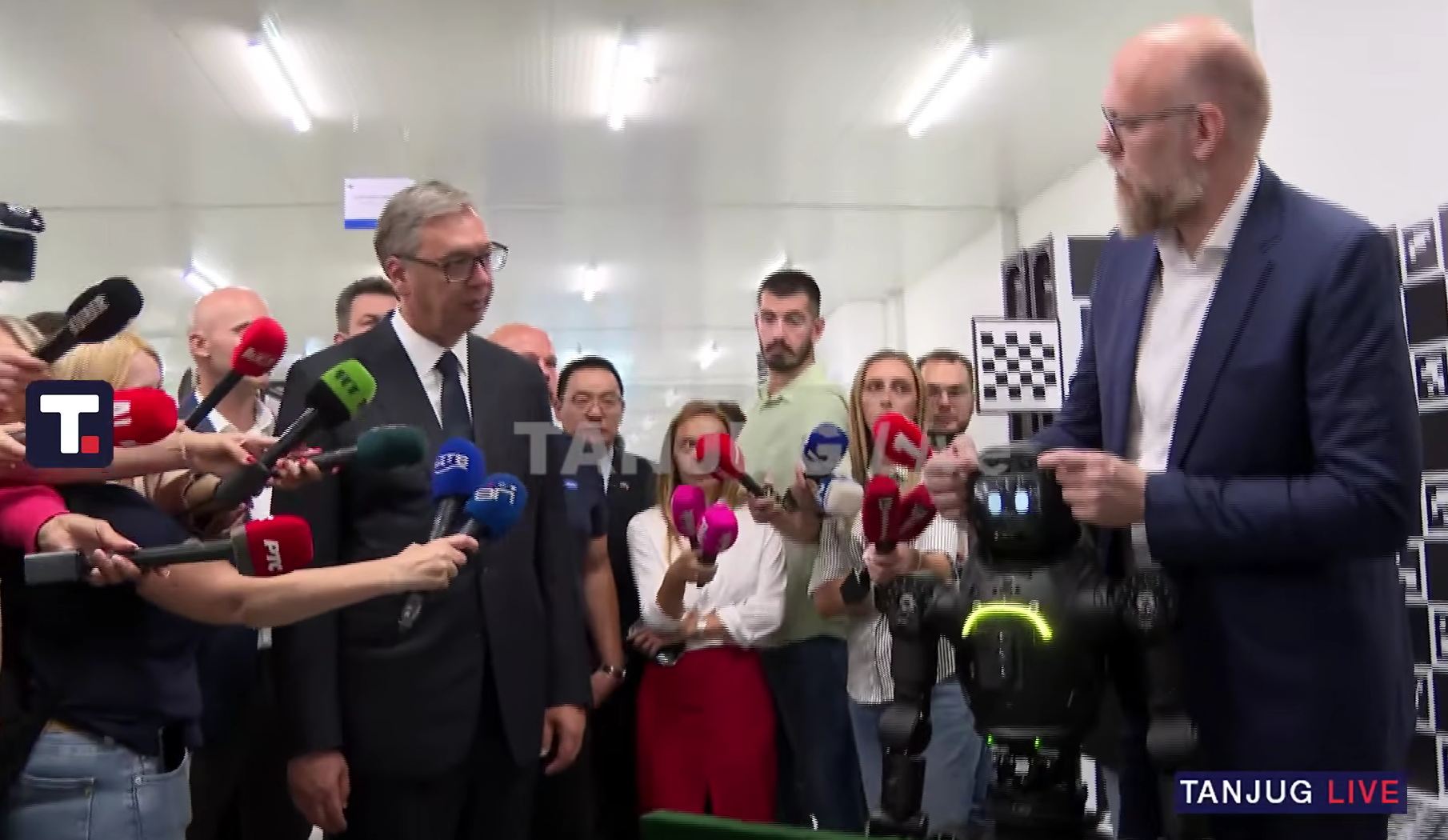 Vučić najavio: Za 15 dana predstavićemo prve robote koji koriste oružje
