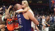 Nikola Jokić ispoštovao tradiciju, posle stotke protiv Islanda prišao svojoj porodici, ćerka je prva došla