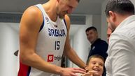 Sin Edina Avdića sačekao Jokića posle meča Srbije, Nikola pokazao kakav je čovek i veličina