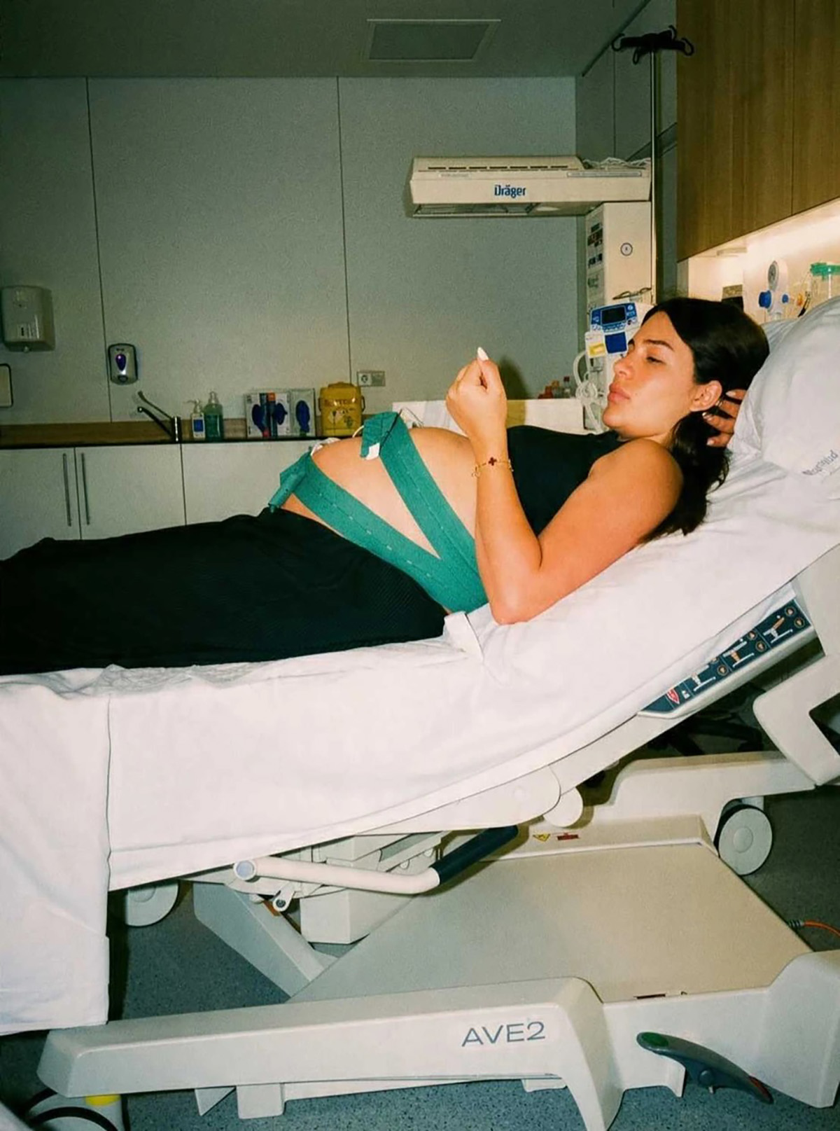 Anastasija pokazala nikad viđene slike iz trudnoće i porodilišta! Jedan prizor sa Gudeljom sve raznežio
