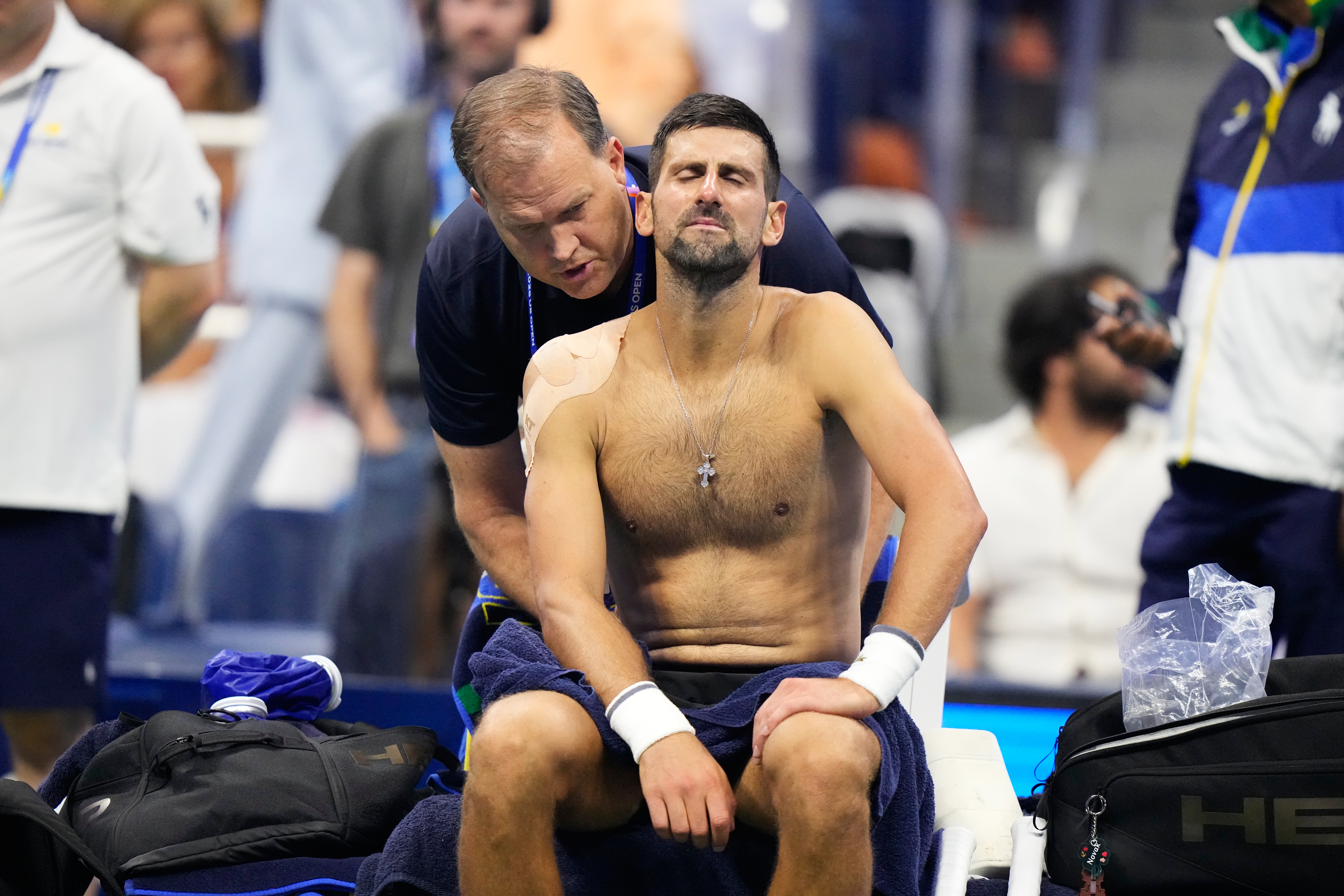 Ovo je bilo bolno gledati: Pogledajte šta su Jelena i deca radili dok se Novak rastavljao s dušom na terenu