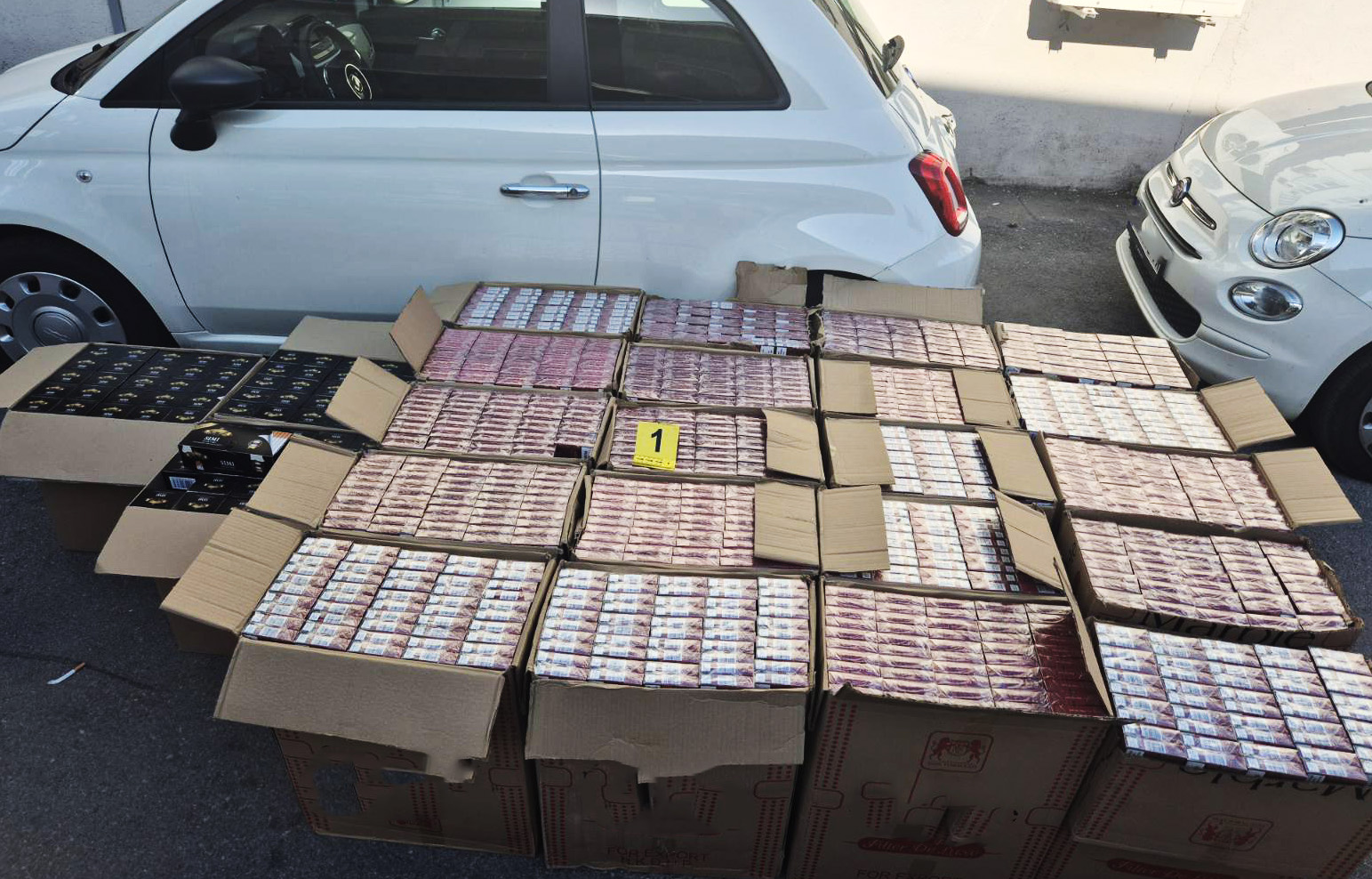Zaplenjeno 10.000 paklica i 30.000 ručno pravljenih cigareta: Muškarac oštetio budžet za skoro 3 miliona