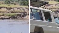 Džip sa turistima sleteo u reku punu krokodila: Neverovatan snimak kruži društvenim mrežama