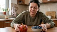 Jabuka ili borovnice? Šta je bolje ako želite da smršate: Dijetetičari imaju zanimljiv odgovor