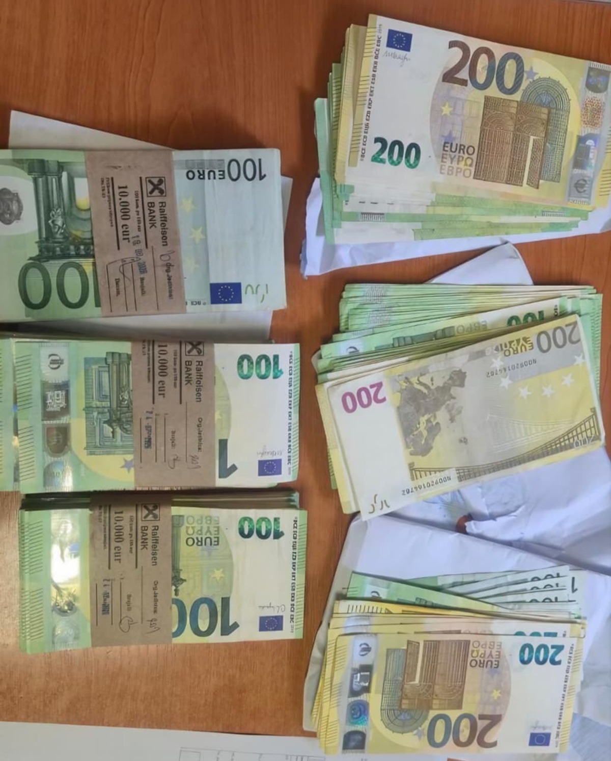 Srbin uhapšen na granici sa Crnom Gorom: U BMW-u pronađeno 45.000 evra, policija mu zaplenila novac i auto