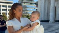 "Baka je plakala": Prija u beloj haljini sa zlatnim detaljem nosi ćerkicu, prva izjava posle krštenja