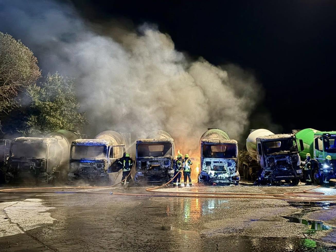 Upali u fabriku betona i zapalili mešalice, šteta je ogromna: Kamere sve snimile, onda osvanula jeziva poruka