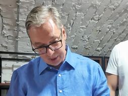 Aleksandar Vučić slanina