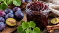 Ubacite jedan list u džem od šljiva dok se kuva: Starinski trik daje mu potpuno drugačiju aromu