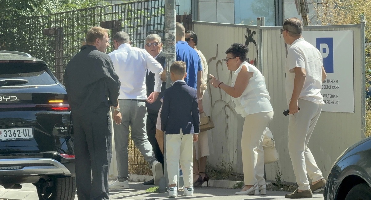 EKSKLUZIVNO! Prija i Filip krste ćerku u Hramu Svetog Save, baba i deda stigli sa Borkom i malim Aleksandrom