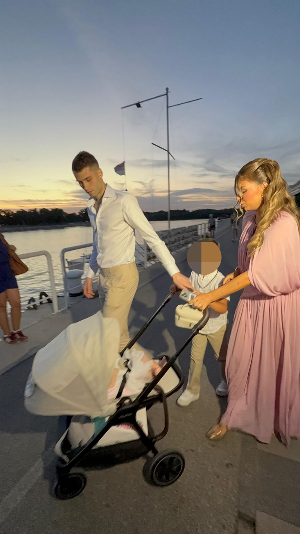 Brat Filipa Živojinovića na slavlju kod Arije: Zgodni košarkaš stigao sa ženom, sa njim i Prijin sin Aki