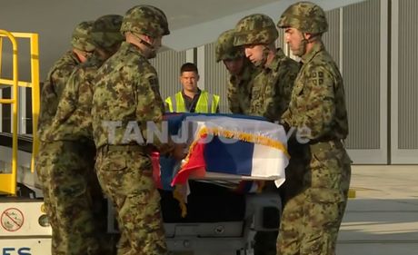 Kovčeg sa telom Ratka Mladića stigao u Beograd