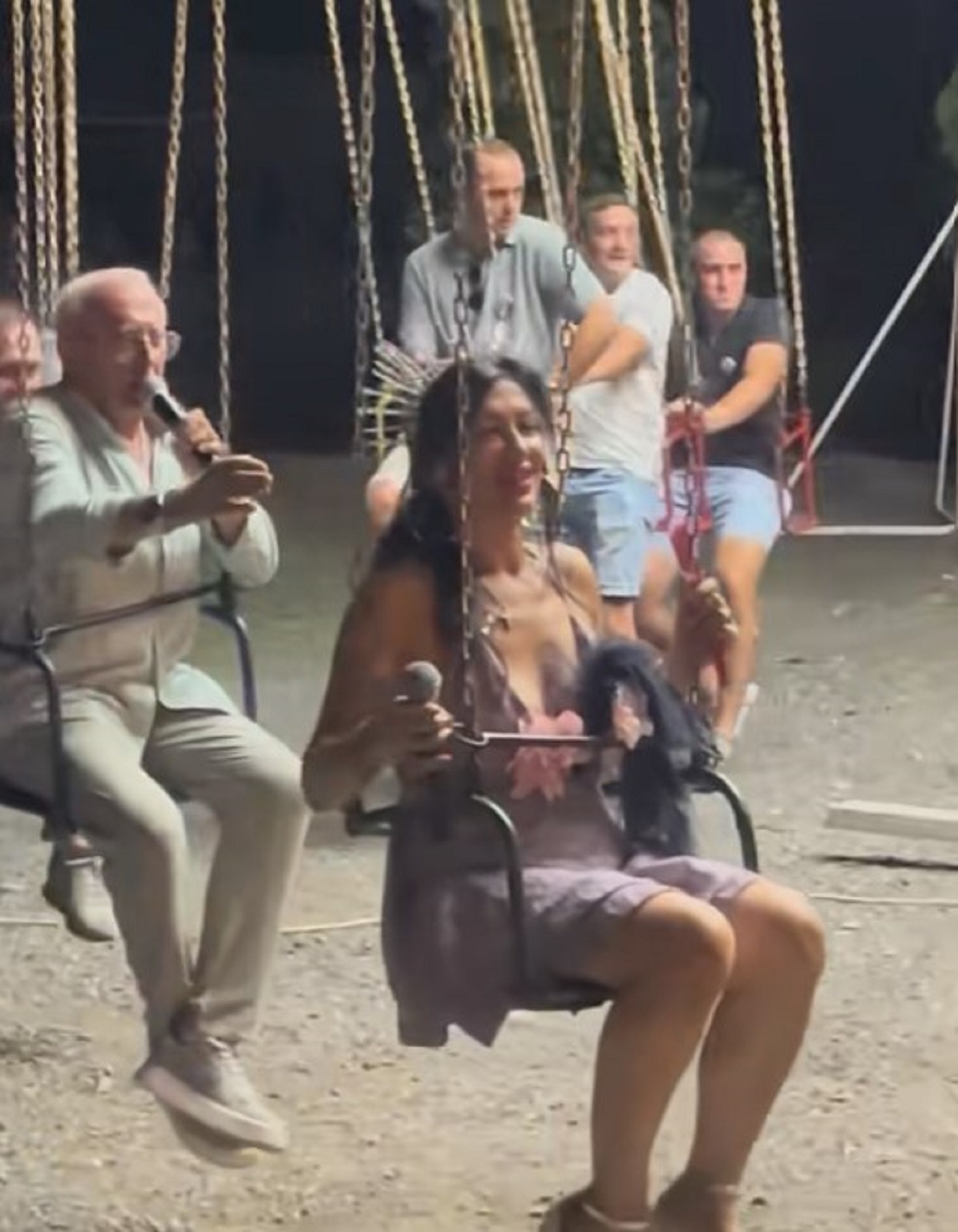 "Ovo AI ne može da napravi": Vendi i Era pevali dok su se vozili na ringišpilu - "fali samo Desingerica"