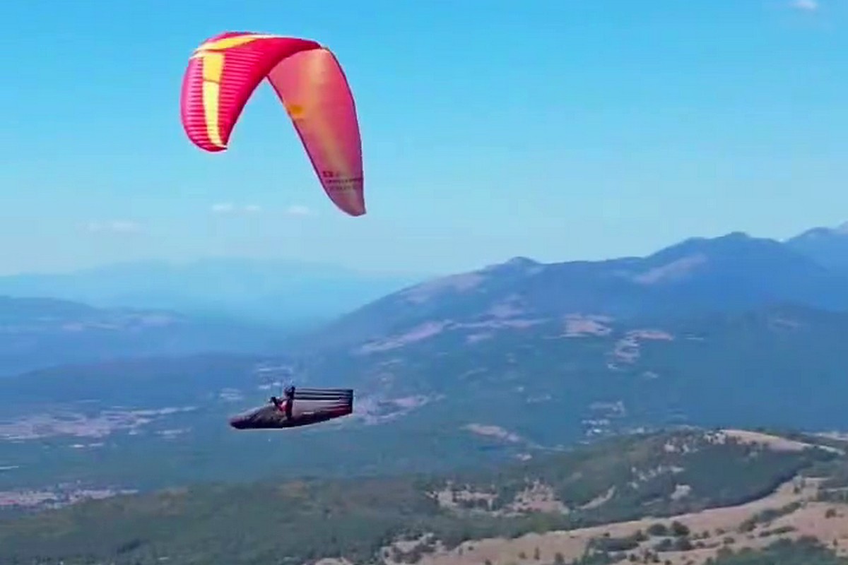 Desant na Drvar: Nekad lov na Tita, danas paraglajding takmičenje