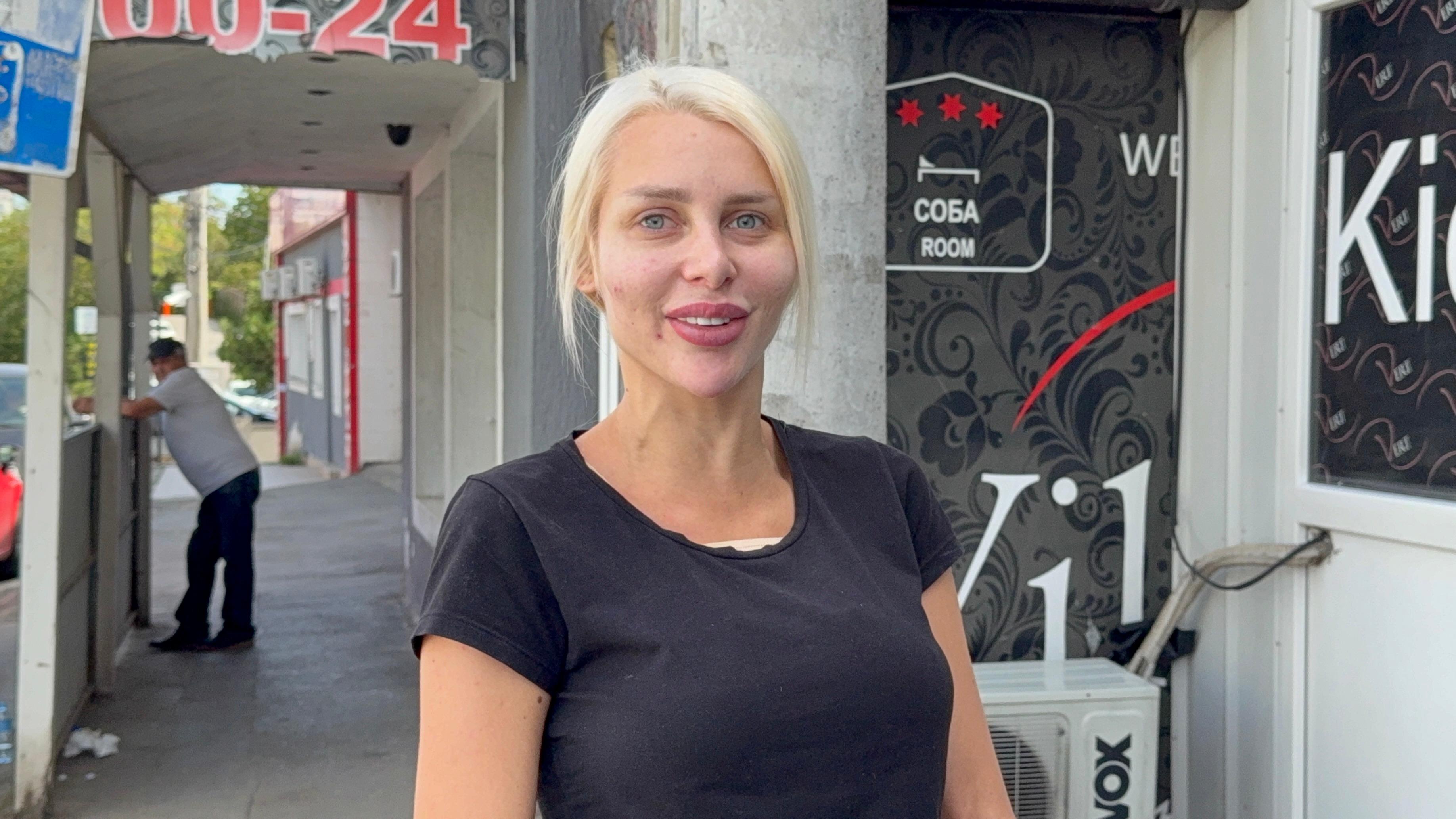 Nebo i zemlja! Zadrugarka Vanja se pojavila bez trunke šminke i sa novim silikonima - "Ja se brzo oporavim"