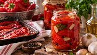 Peglana paprika ostaje hrskava samo ako ne napravite ovu grešku: 3 trika za zimnicu kao nekada