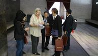 Japanci na Novom groblju: Došli su da čuju kako izgledaju srpski običaji i kako se kod nas vrše kremacije