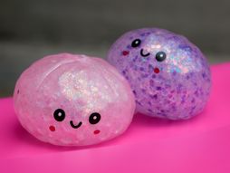 Squeezy Dumplings, Igračka, ljigavac