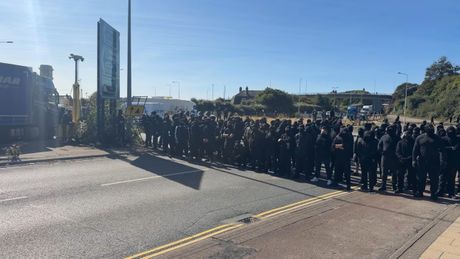 Dover maskirani protesti
