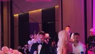 Karleuša poljubila Tošića pred svima, odmah prekinuli muziku: Haos u hotelu, gosti vrište