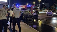 Drama na Novom Beogradu: Zapalio se automobil, vatrogasci na licu mesta