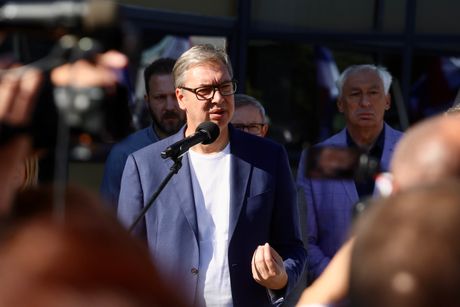 Aleksandar Vučić, Zapadnobački okrug, Phi akademija, Ratkovo, Odžaci