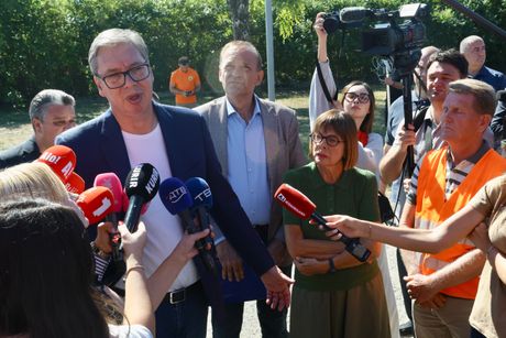 Aleksandar Vučić, Zapadnobački okrug, Phi akademija, Ratkovo, Odžaci